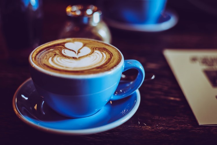 Cappuccino sem lactose: Essa opção realmente existe? Confira!